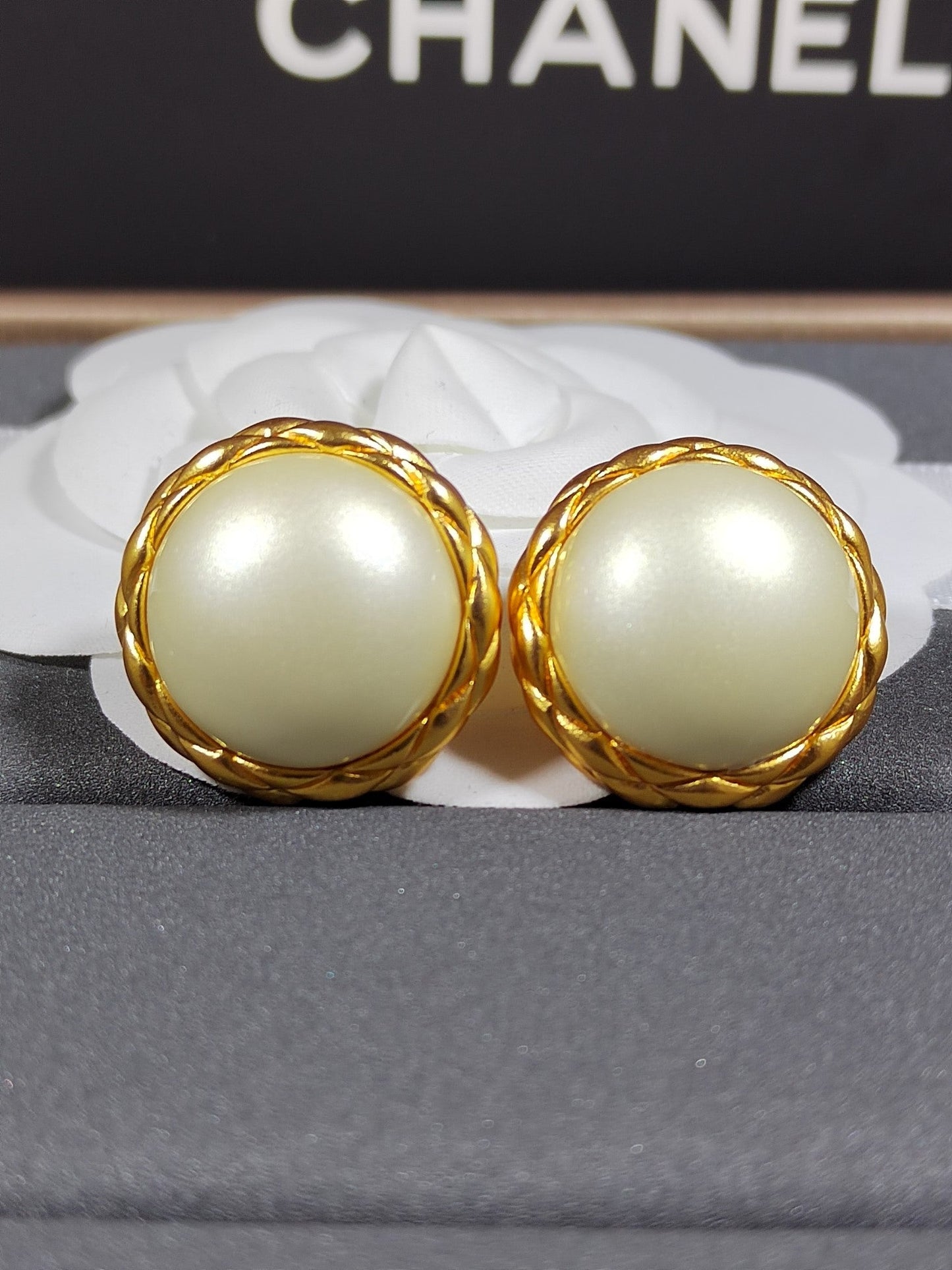 18K Chanel Round Pearl Earrings