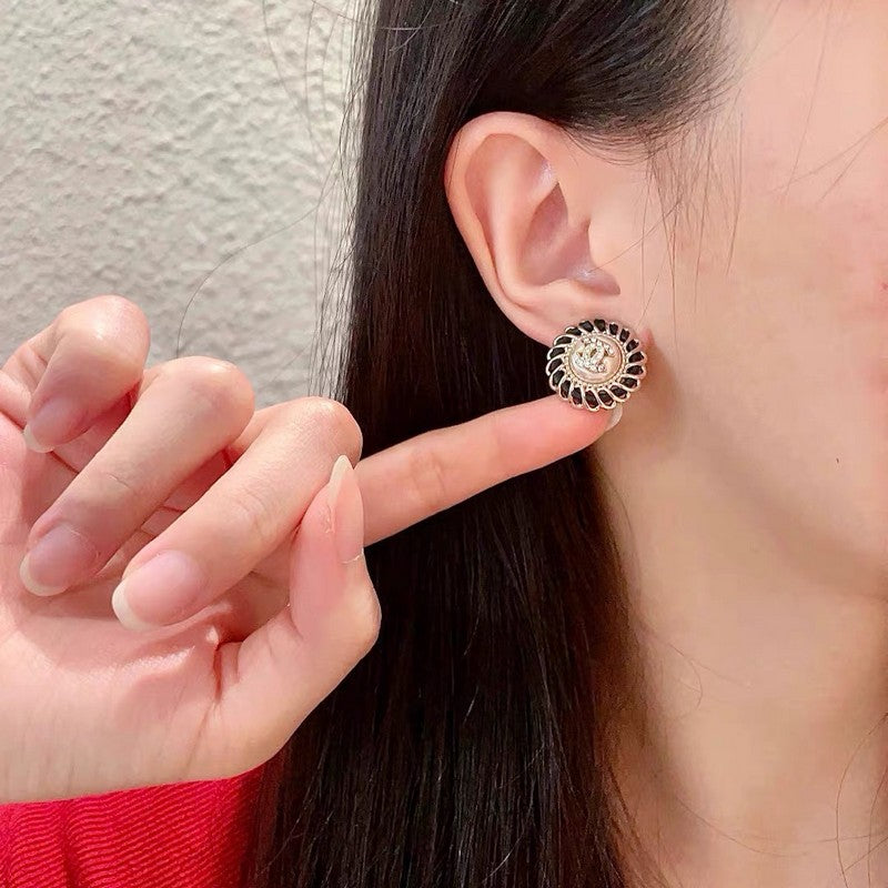 18K  Chanel Black Earrings