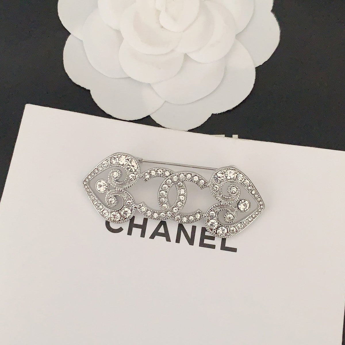 18K  Chanel Heart Brooch