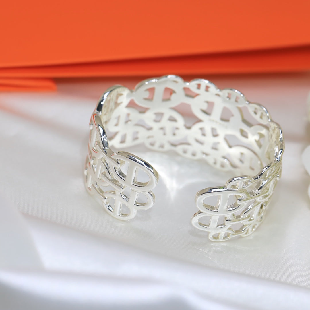 18K Chaine D'Ancre Wide Cutwork Hermes Bracelet