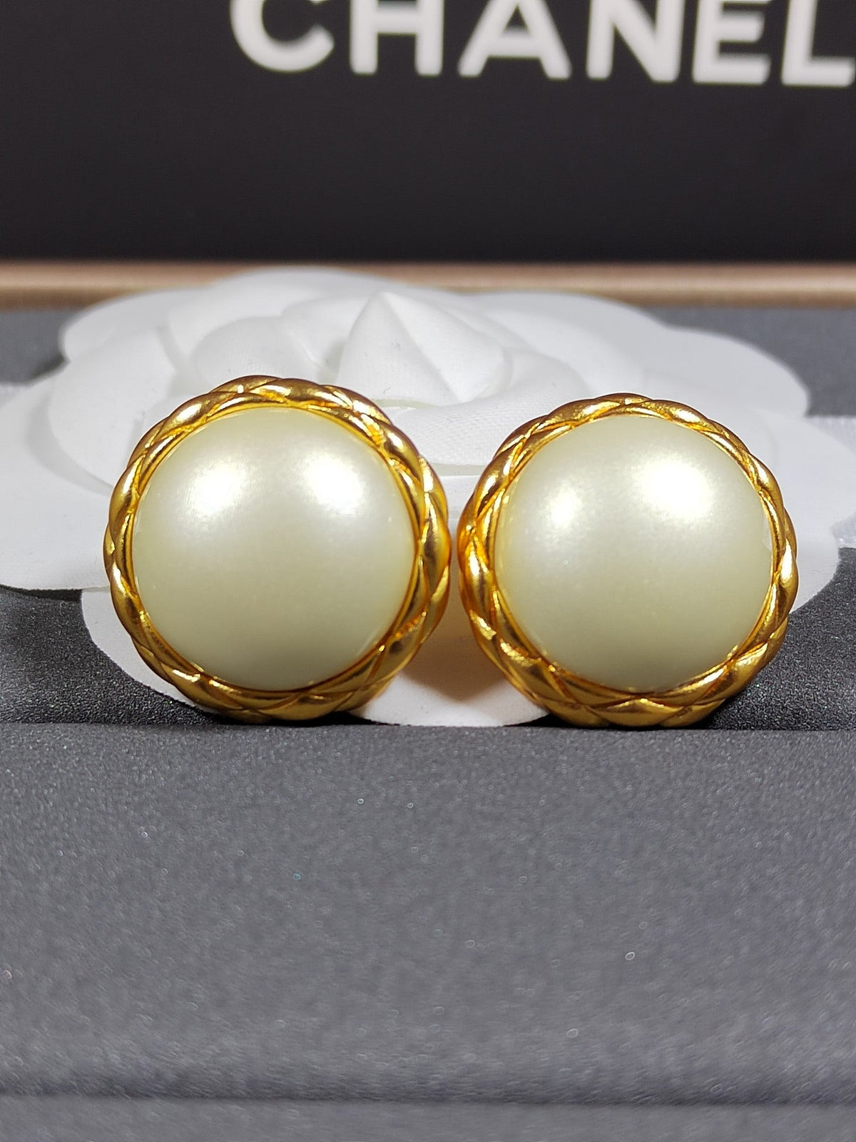 18K  Chanel Round Pearl Earrings
