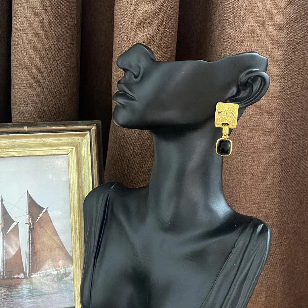 18K  Chanel Black Pearl Earrings